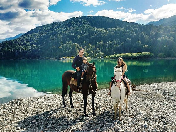 Personas a caballo